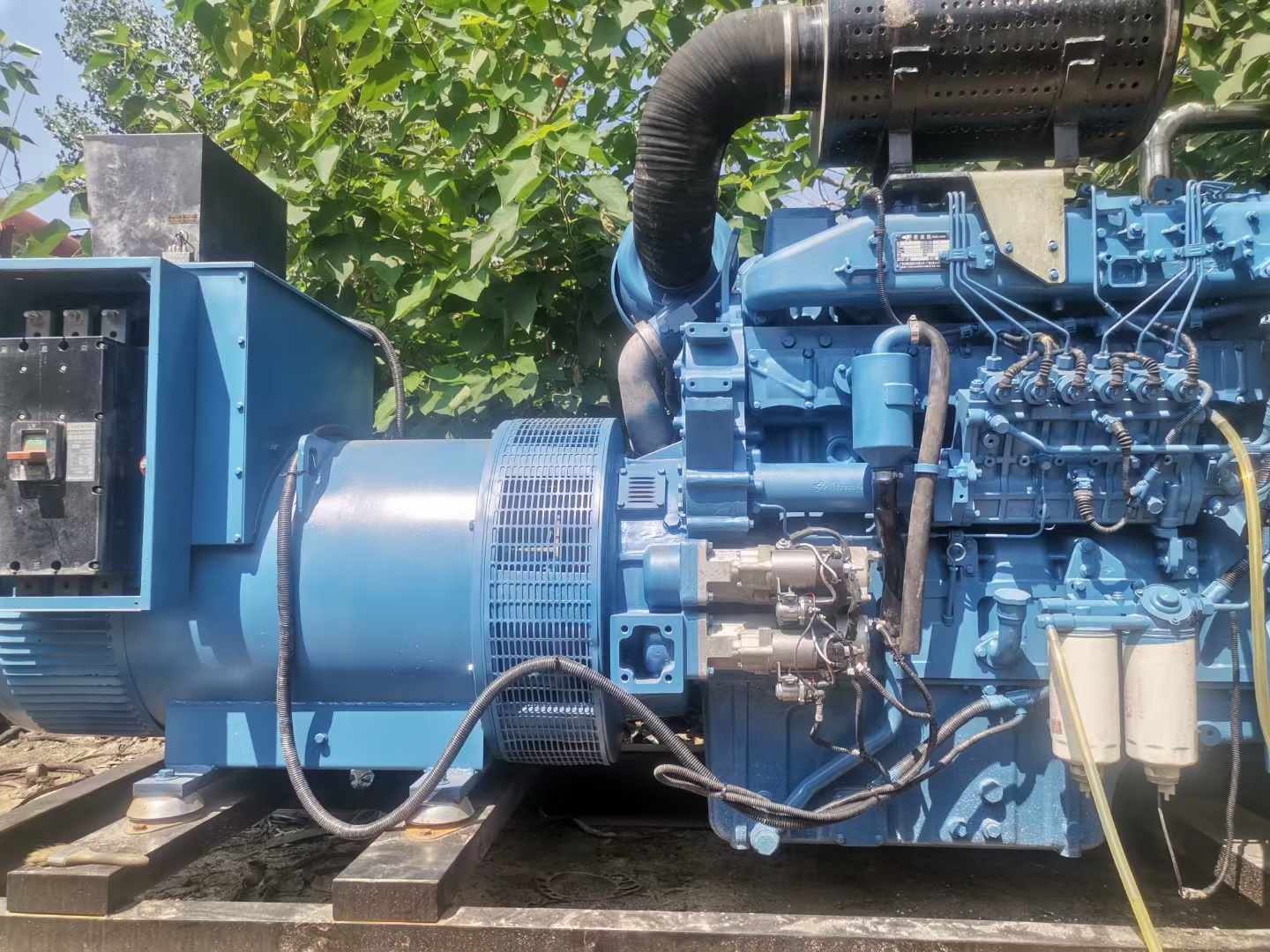 石屏详细说明降低 800kW 柴油发电机输出电流波动的方法