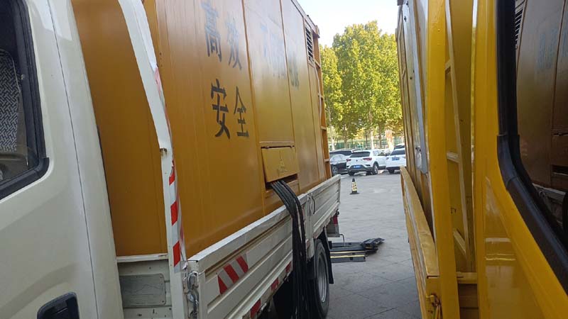 石屏如何判断柴油发电机组和UPS电源的切换时间是否符合要求？