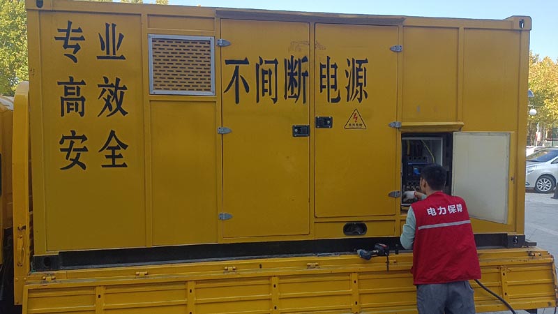 石屏柴油发电机组和UPS电源配合使用时，如何避免切换过程中的电力中断？